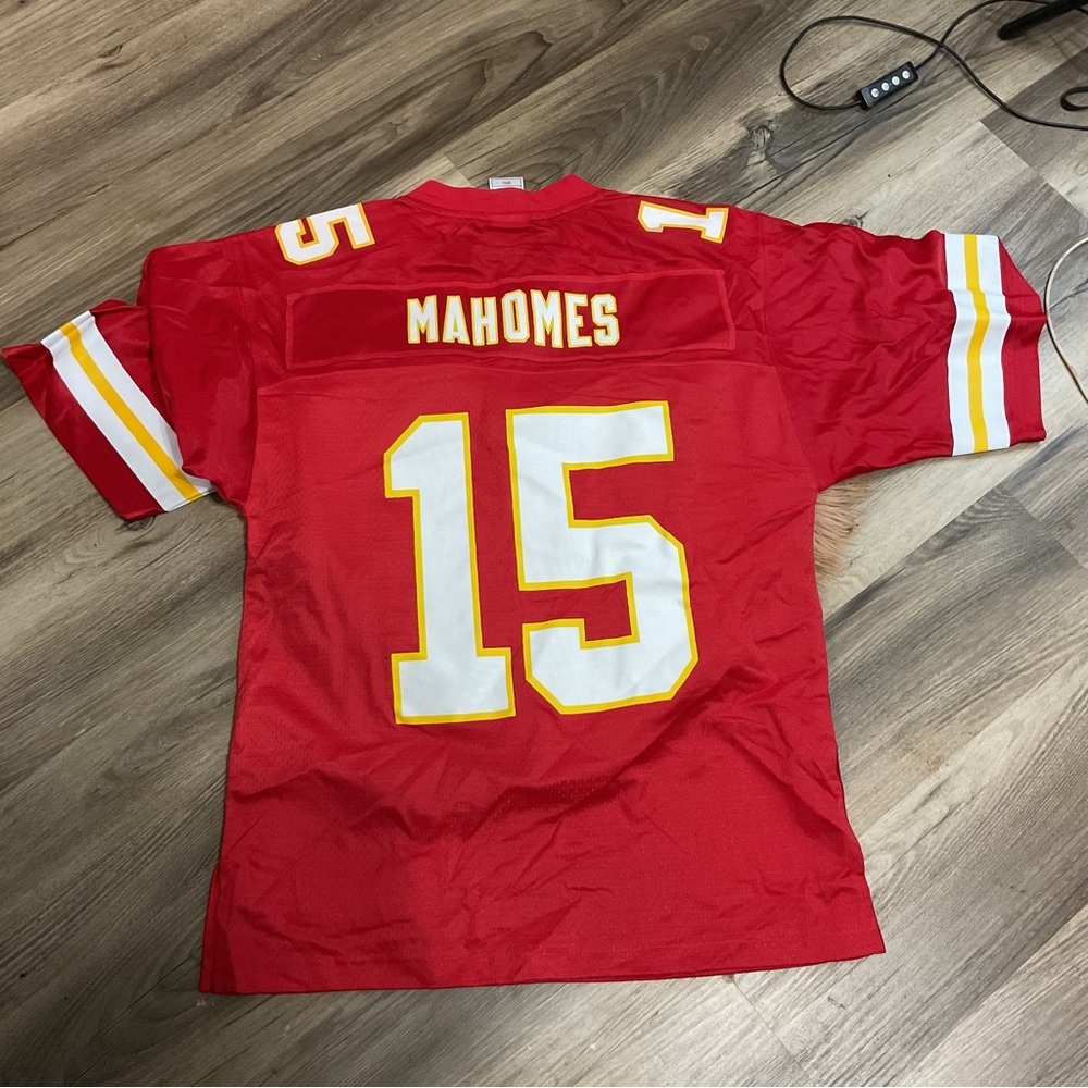 NFL MAHOMES RED FOOTBALL JERSEY SIZE S - Picture 3 of 10